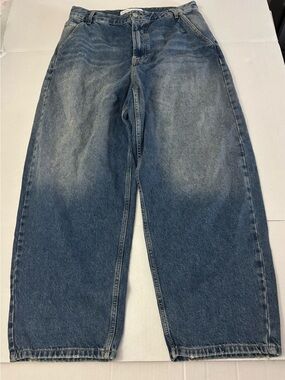 Bershka High Rise Women  Baggy Jeans Size 34 inseam 29”